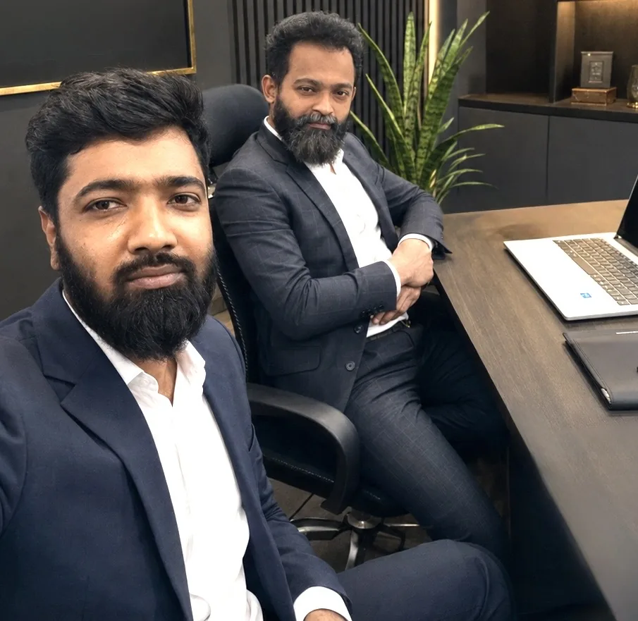 A client and the AL FARSI X founder in a business discussion